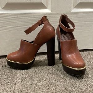 Topshop platform thick platform high heel. Brown with gold trim. Barely worn